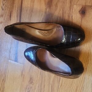 Dark brown softt heels size 8